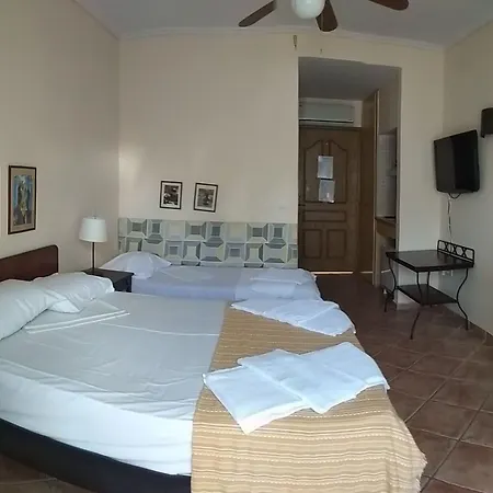 Ξενοδοχείο με διαμερίσματα Ammon Garden 3*